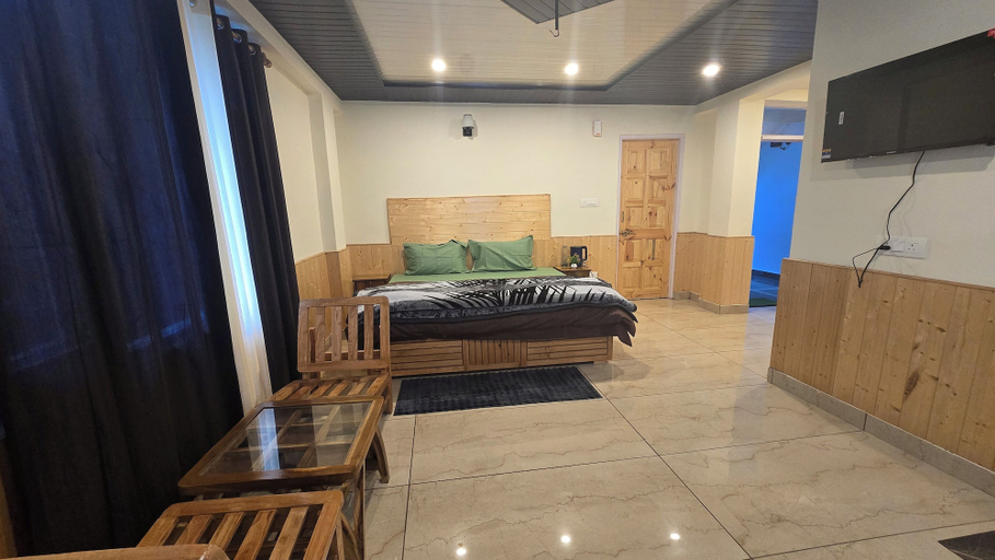 Room 5, Hils & Paw, Kullu