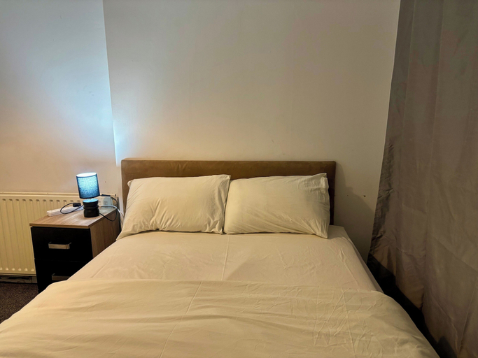 Room 4, Ensuite Family Room in Dudley, Sandwell
