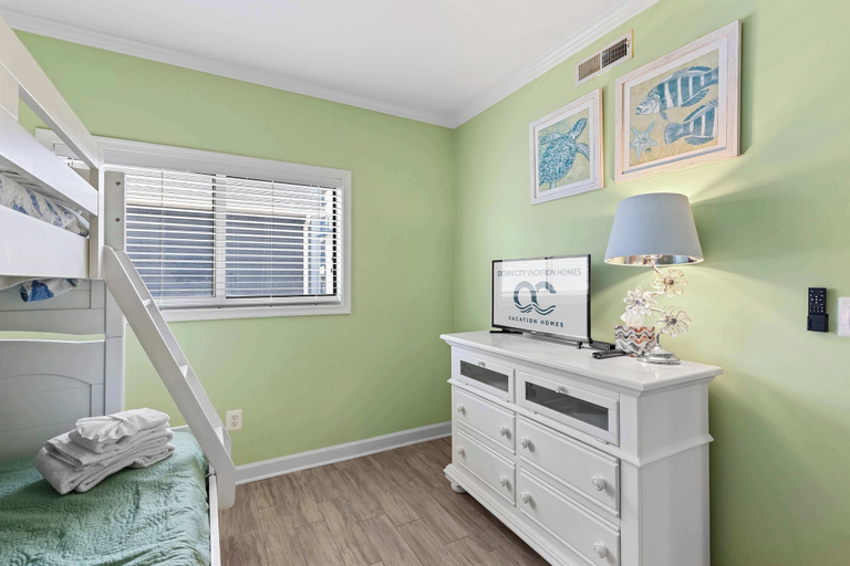 Bedroom 3, Island Cabana 204, Worcester