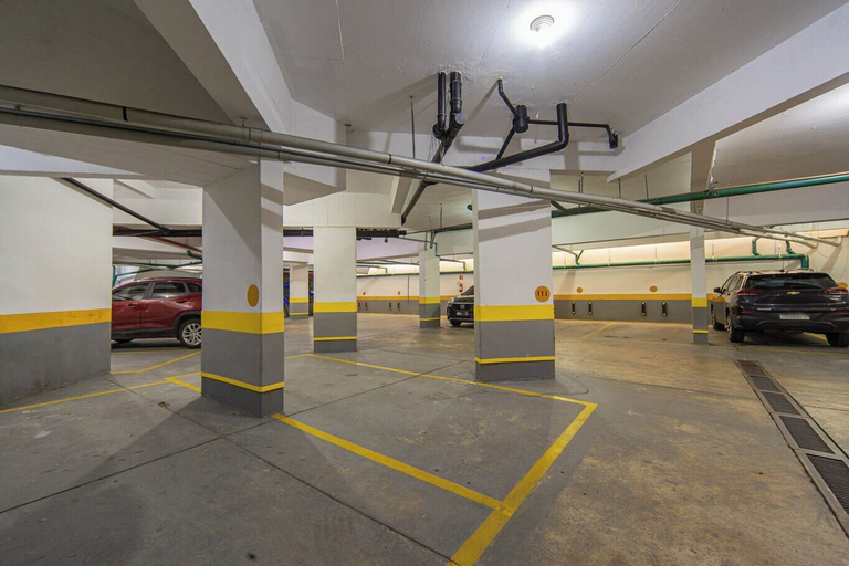 Room 5, Apto com Garagem e Ar-condicionado a 600m da Praia, Guarujá