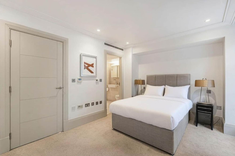 Others 2, Luxury Mayfair Flat on Park Lane Hyde Park Views, London