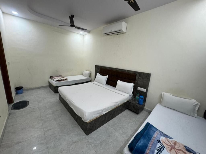 Room 5, Meera residency vrindavan, Mathura