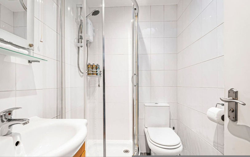Room 3, Marylebone Flat Near Oxford St Baker Street, London