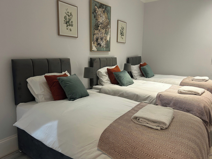 Room 2, Tavistock House-contractor Stay-parking-sleeps 7,, Bedfordshire