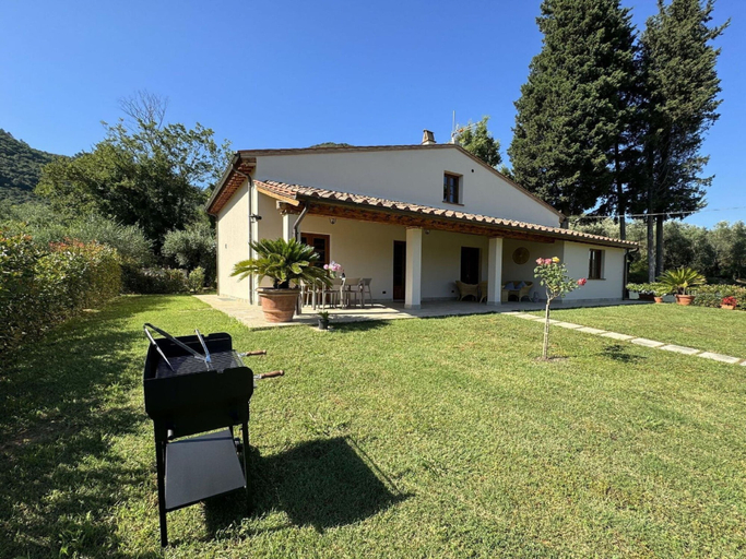 Outdoor dining, House in Tuscany Near Pisa & Lucca, Lucca