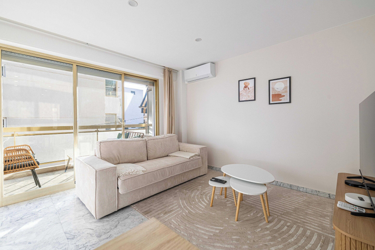 Living area 3, Elegant apt With Balcony Near the Beaches - Cannes, Alpes-Maritimes