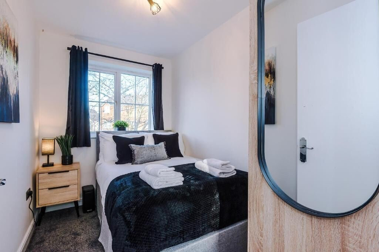 Room 5, Gorton Place- Contractors & Families, Stockport