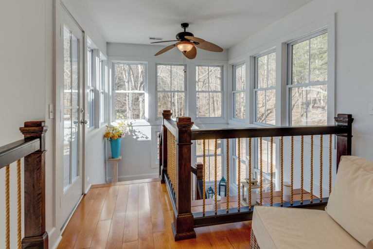 Interior 5, Eagle Roost Chalet- Modern Kentucky Lake Chalet, Humphreys