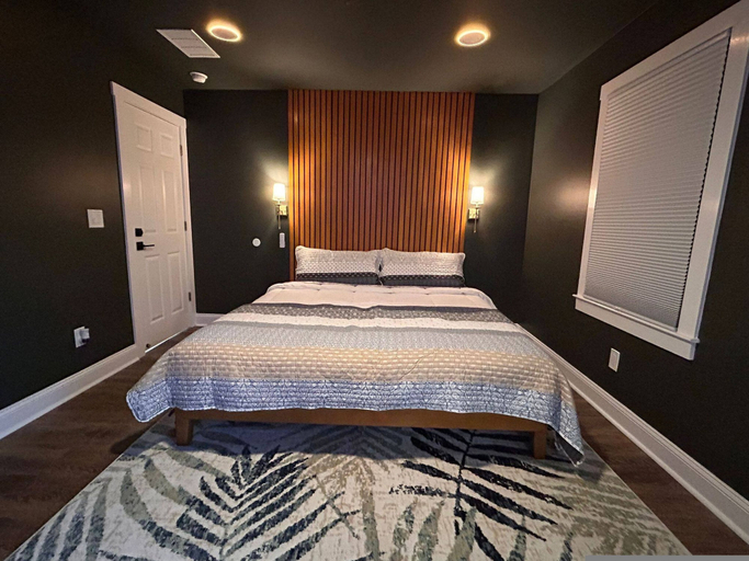 Room 3, A122 Malone Home, Floyd