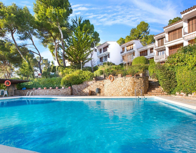 Pool 5, Apartment With Shared Pool for 4 People, Girona