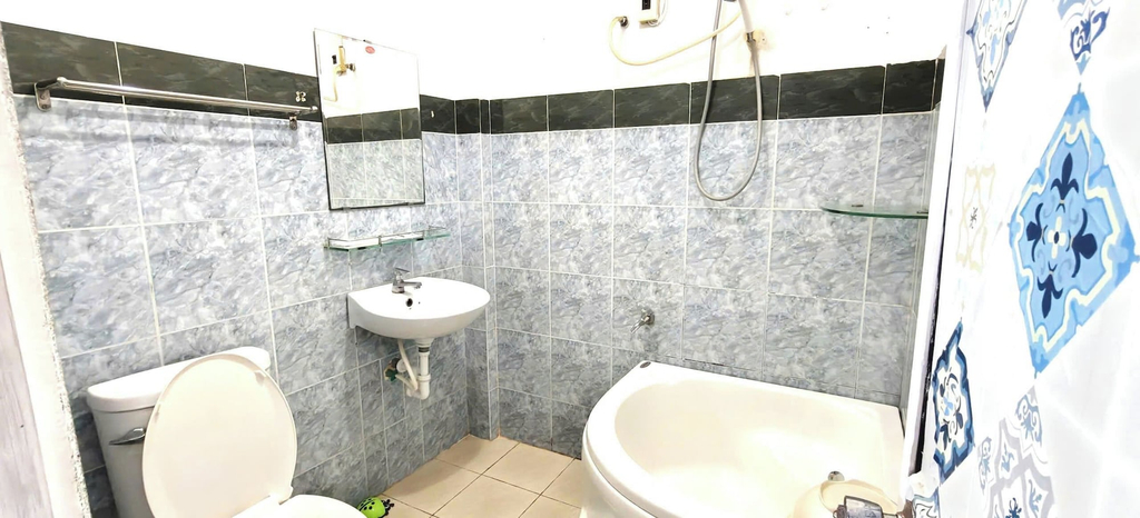 Bathroom 4, Lunaria Maison Japan Town Kitchen Suite, District 1