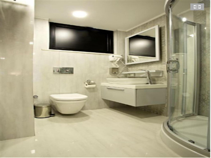 Bathroom 3, End Glory Hotel, Çorlu