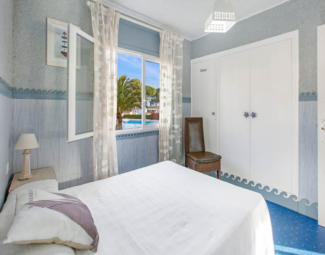 Room 5, Apartment in Calella Near the Beach, Girona