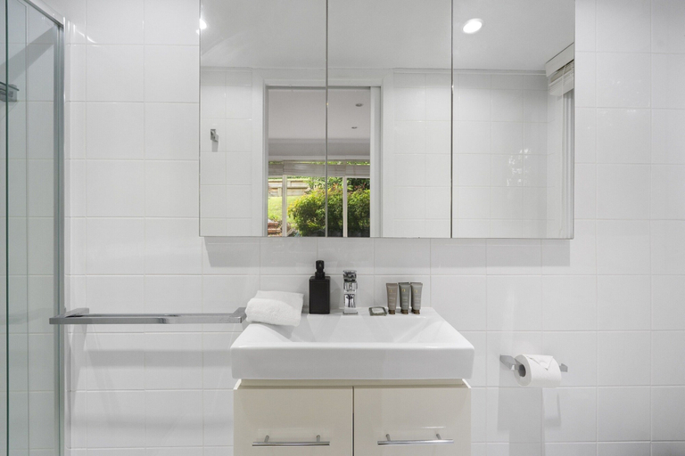 Bathroom 5, Light-filled House Near Beaches and Cafes, Melbourne