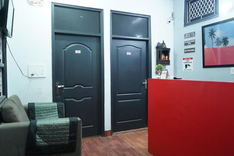 Lobby 3, Roomshala Hotel Prince Residency, Delhi