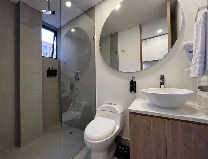 Room 2, w Warm Modern Loft in the Heart of Bogot, Santafé de Bogotá