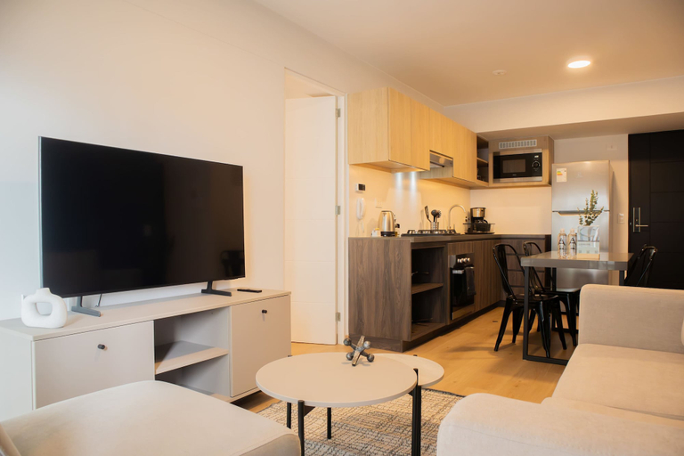 Room 5, w Dazzling 2BR w/ Balcony in Miraflores, Lima