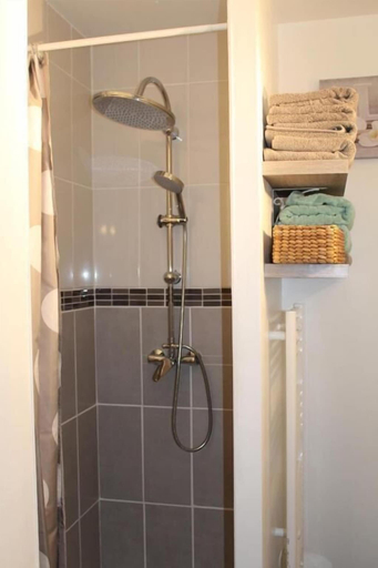 Bathroom 5, auberge de pachoquin, Var