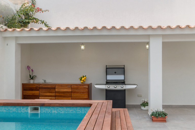 Pool 5, Tastefully-furnished Villa in Mallorca, Baleares