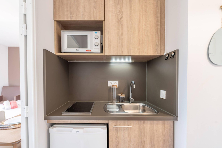 Private kitchen 5, Quality Aparthotel Lyon L'Isle-d’Abeau, Isère