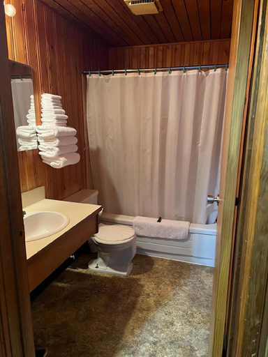 Bathroom 4, Glacier View Inn, Yukon