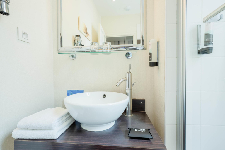 Bathroom 4, Best Western Hotel Brittany, Loire-Atlantique