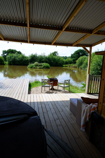 Terrace/patio 3, Leworthy manor hideaways, Devon