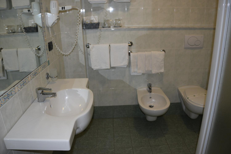 Bathroom 4, Grand Hotel Victoria, Reggio Di Calabria