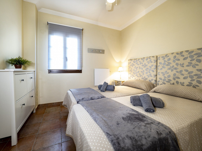 Room 5, Beachfront Apartment With Pool, Huelva