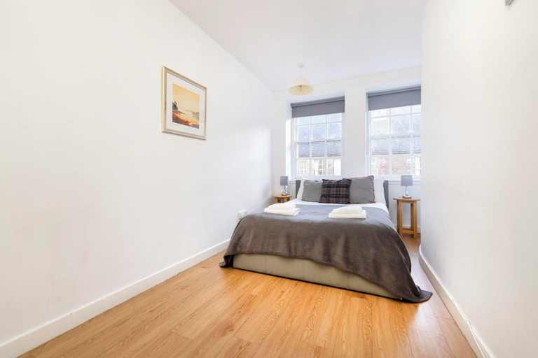 Bedroom 3, Charming City Apartment on Royal Mile, Edinburgh