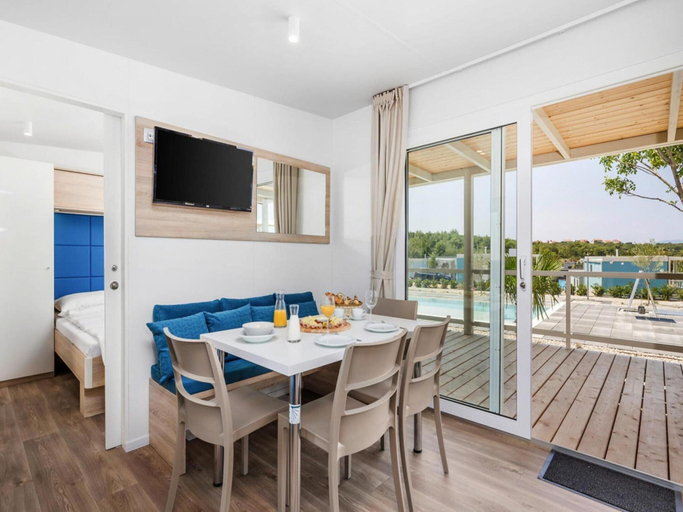 Dining 3, Mobile Home in Omisalj by Pusca Bay Beach, Omišalj