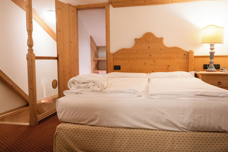 Room 5, Grifone Dolomiti Resort, Belluno