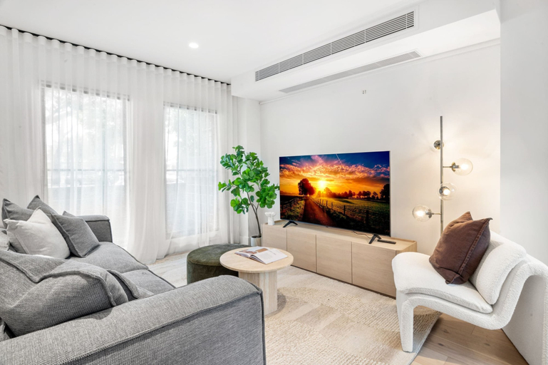 Living room 3, Stylish 3-bed Home Near South Melbourne Market, Melbourne