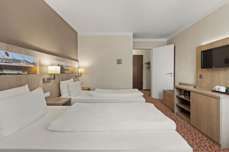Bedroom 3, Mercure Hotel Hamburg am Volkspark, Hamburg