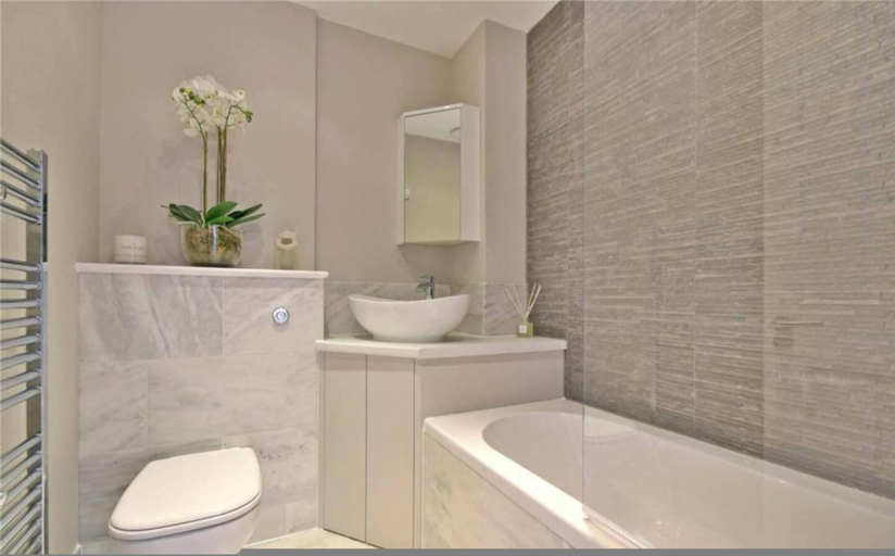 Room 3, Luxury 3-bed Huge Garden Great Transport Links, London