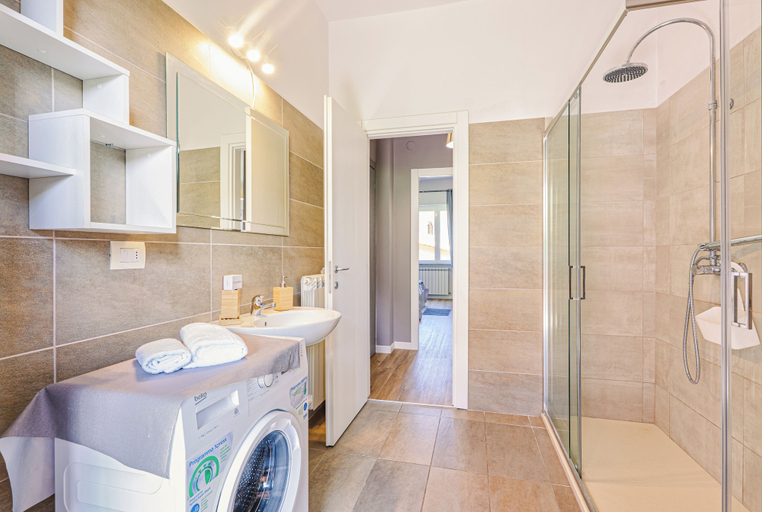 Bathroom 4, Villa Paolina Apartments, Savona