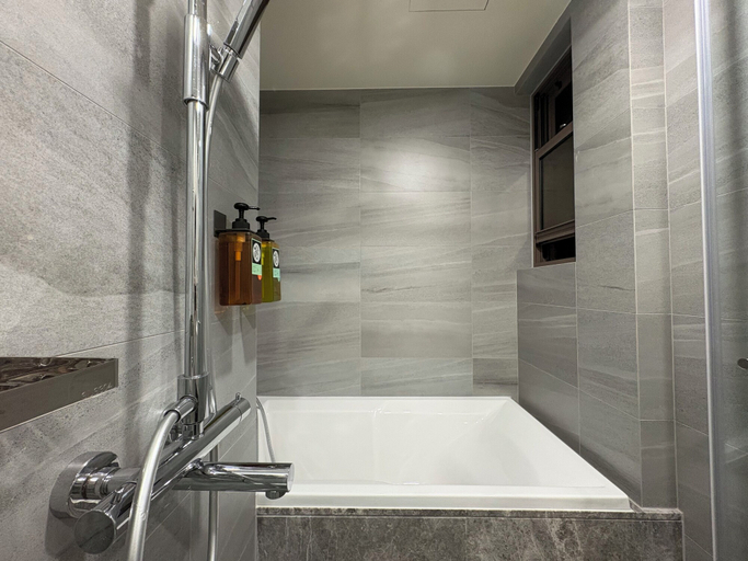 Bathroom, Ximen Apartment by Olala Homes, Taipei City