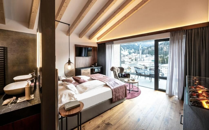 Bedroom 2, Ladinia Dolomites View, Trento