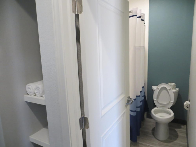 Bathroom 4, Hotel Blue - Woodlands, Montgomery