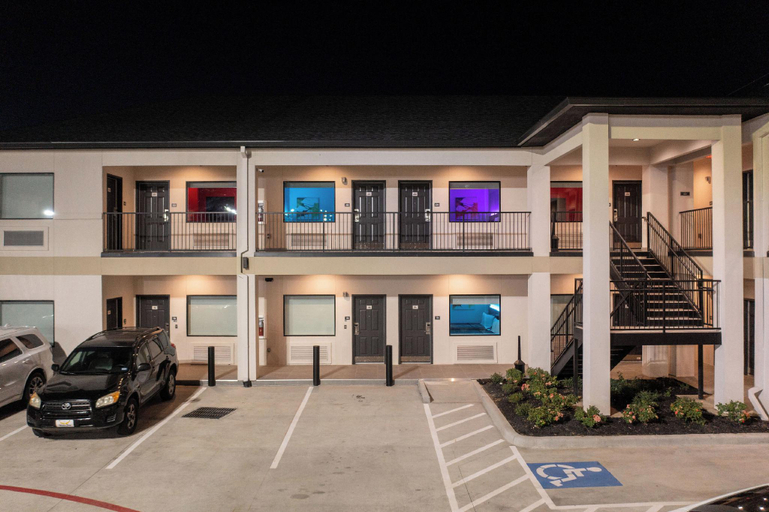 Exterior & Views 2, Express INN & Suites, Houston