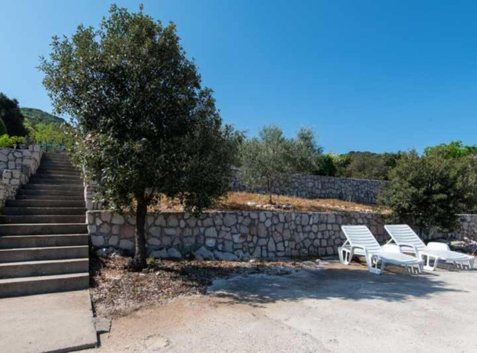 Exterior & Views 2, Spacious and Cozy Seafront Apartments, Ston