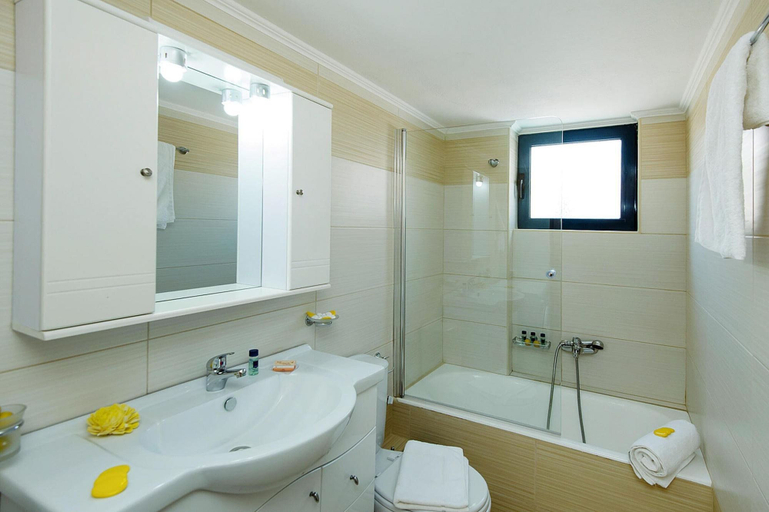 Bathroom 3, Apartment Just Steps From the Sea, Crete