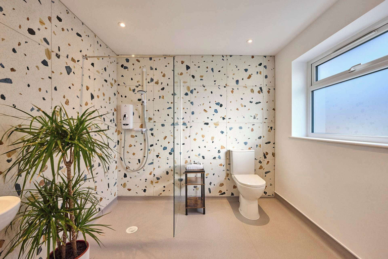 Room 2, Host Stay Roundwood House, Norfolk