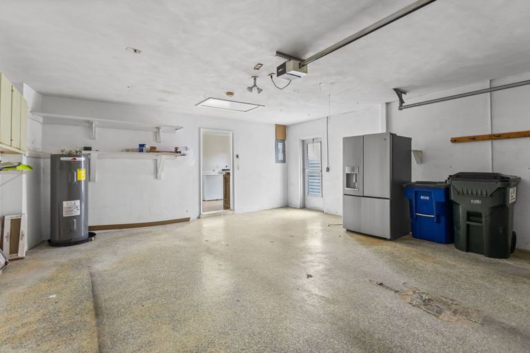 Room 3, Riverfront Home w Private Dock Pool Beaches, Lee