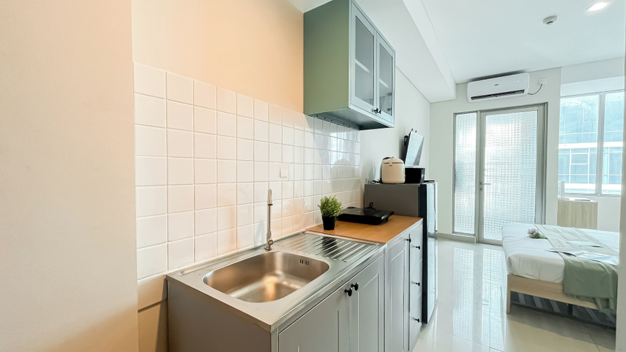 Private kitchen 3, Good Studio At Apartment Tamansari Iswara, Bekasi