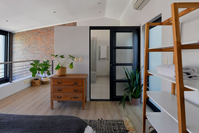 Room 3, Top-floor 2 Bed Unmatched Table Mountain Views, City of Cape Town
