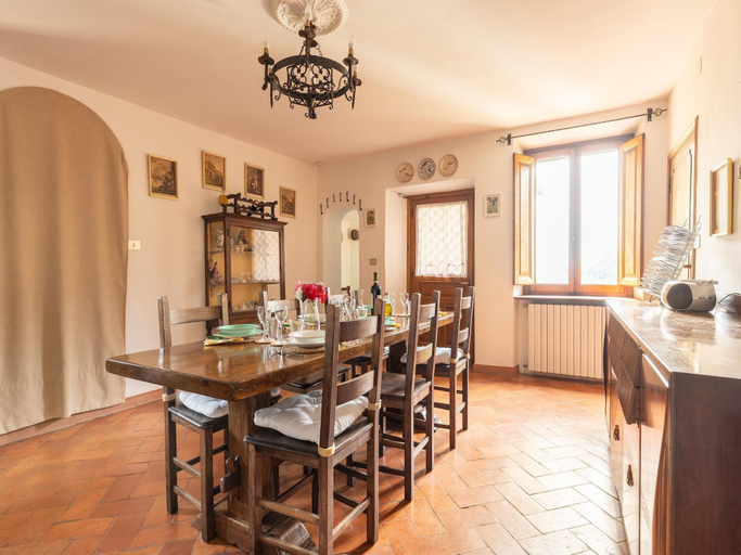 Dining 4, Holiday Home in Tuscany With Stunning Views, Pistoia