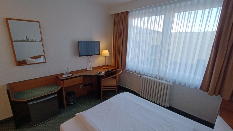 Bedroom 3, LAT Hotel & Apartmenthaus Berlin, Oder-Spree