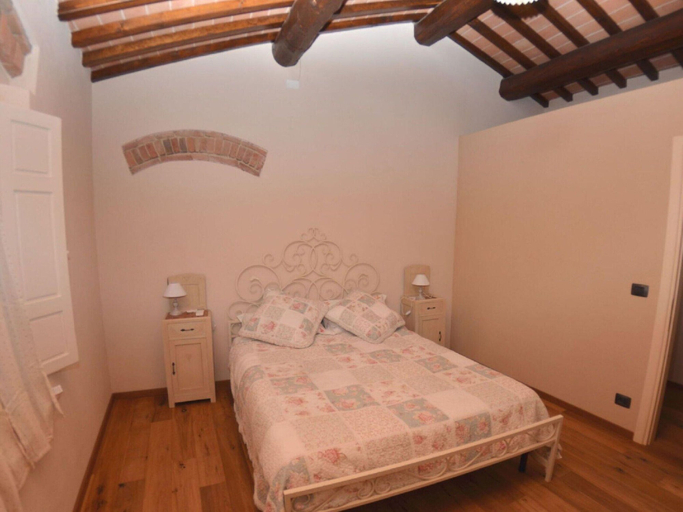 Room 2, Tuscan Retreat in Aiale, Pisa