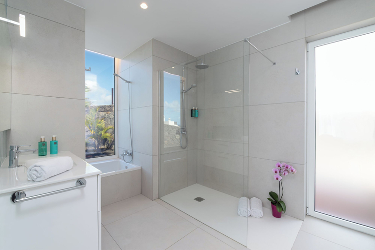 Bathroom 5, Ereza Hoopoe Villas, Las Palmas